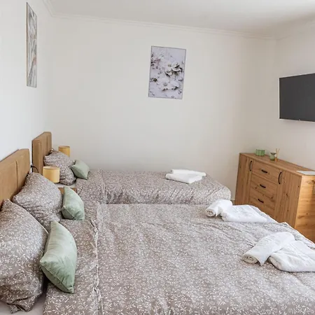 Mirage -subotica,bolmanska 31 מלון דירות