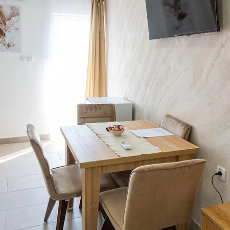 Mirage -subotica,bolmanska 31 3*